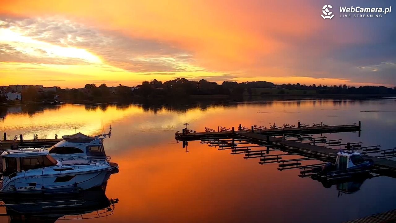 Jezioro Ryńskie o brzasku - zobacz widok live